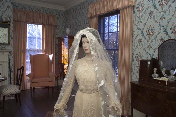 Mary-Lily-Kenans-wedding-dress
