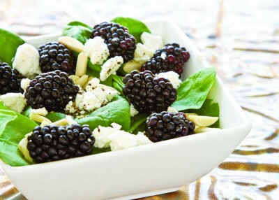 Blackberry Spinach Salad with Goat Cheese Medallions