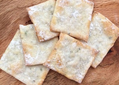 Pepper-Chive Crackers