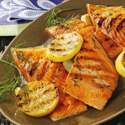 Lemony Grilled Salmon Fillets With Dill Sauce