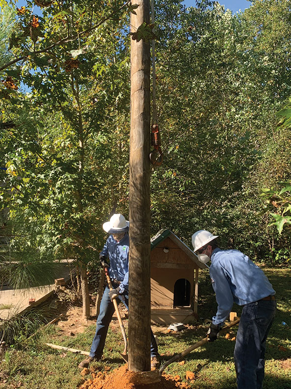 Linemen Workimg