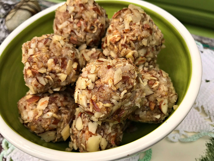 Cinnamon-Pear Energy “Cookie” Bites 