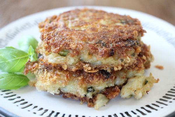 Crab Cakes with Fresh Basil and Thyme 