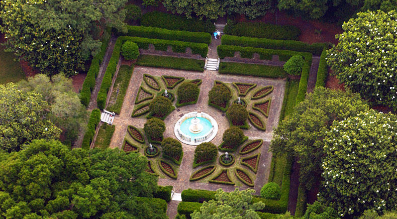 Elizabethan Gardens