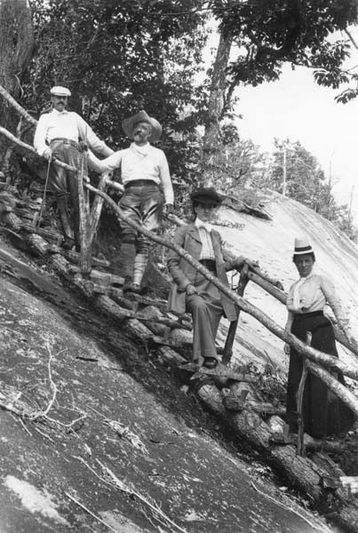 George-Vanderbilt-looking-glass-Rock