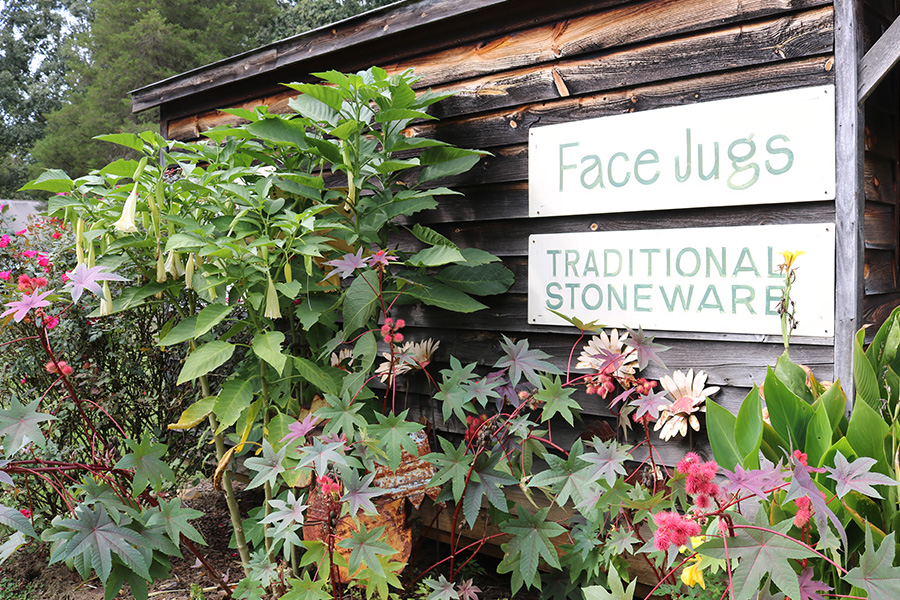 Seagrove Pottery Shop exterior