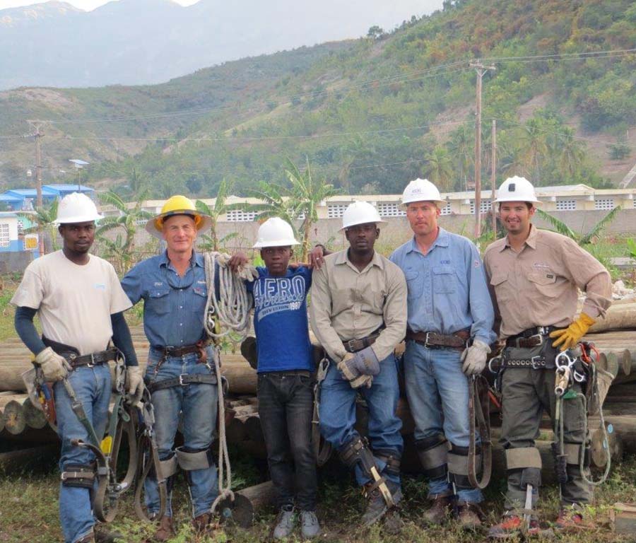 VolunteerswlinemenCoteaux