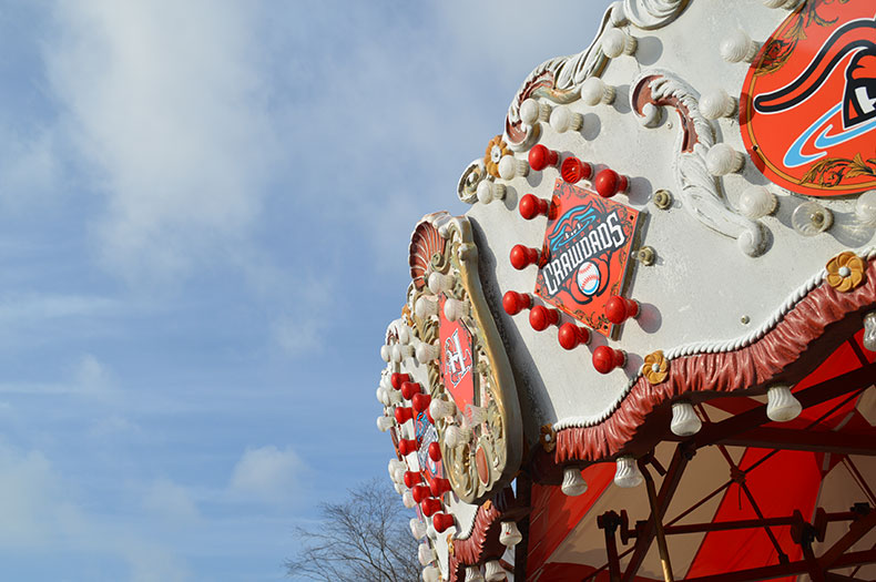 Crawdad carousel